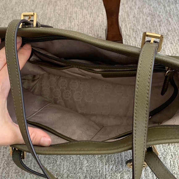 Michael Kors green jet set bag - Picture 3 of 3